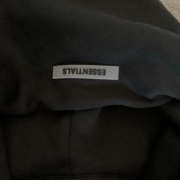 Essential hoodie - Picture 2 of 4